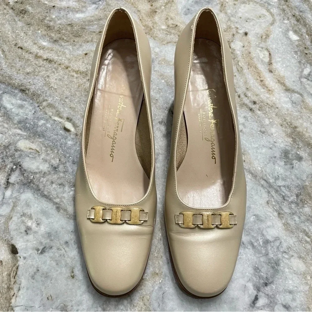 Salvatore Ferragamo Boutique Creamy Gold Pumps Size 8.5 B
